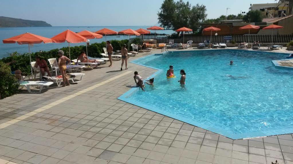 Hotel Haris On The Beach Agia Marina Exterior foto